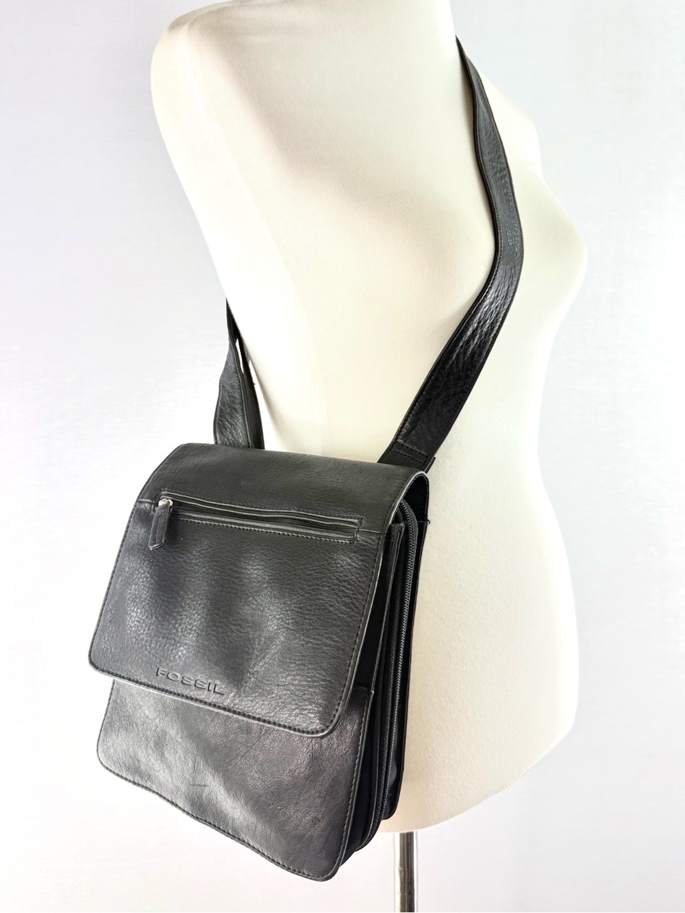 Vintage Fossil Black Leather Crossbody Messenger Bag